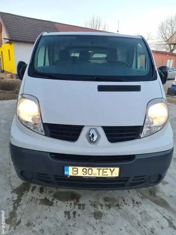 Alb Utilizat 2014 Renault Trafic Van | 5.800 EUR (Super Preț) - Imagine 1/4