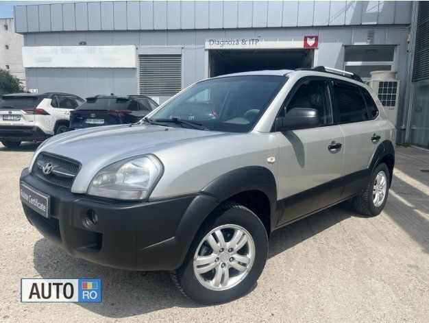 Gri Utilizat 2008 Hyundai Tucson SUV | 4.000 EUR - Imagine 1/4