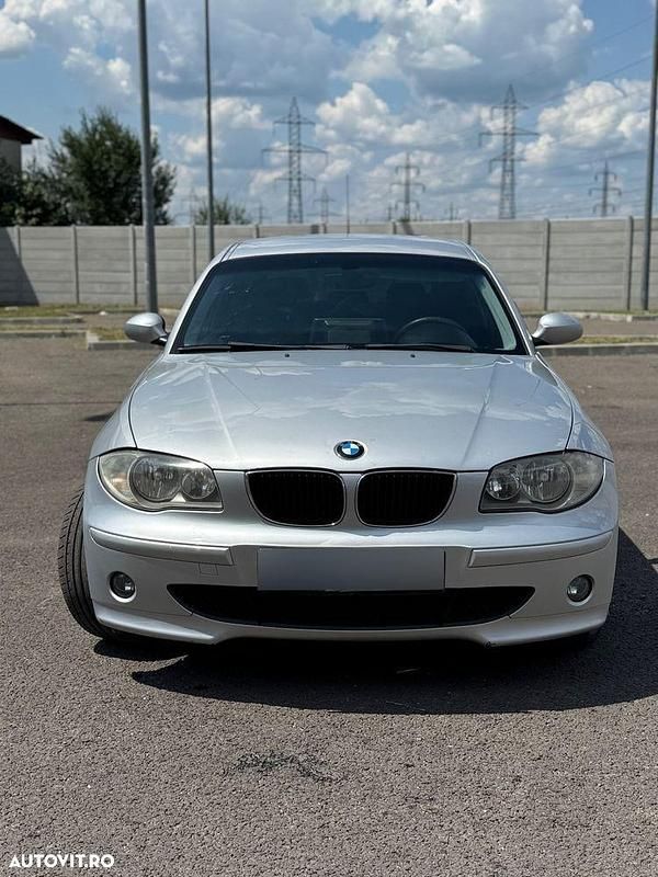 Gri Utilizat 2005 BMW 118 Comfort Edition Hatchback | 3.200 EUR (Preț OK) - Imagine 1/4