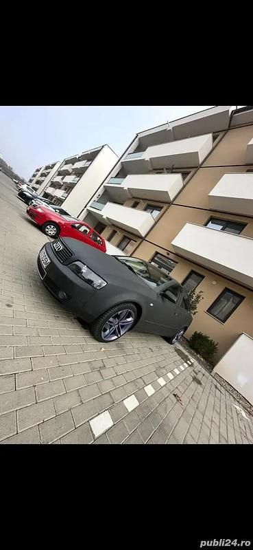 Culoarenegru Utilizat 2003 Audi A4 Sport Berlinǎ | 2.300 EUR (Preț OK) - Imagine 1/4