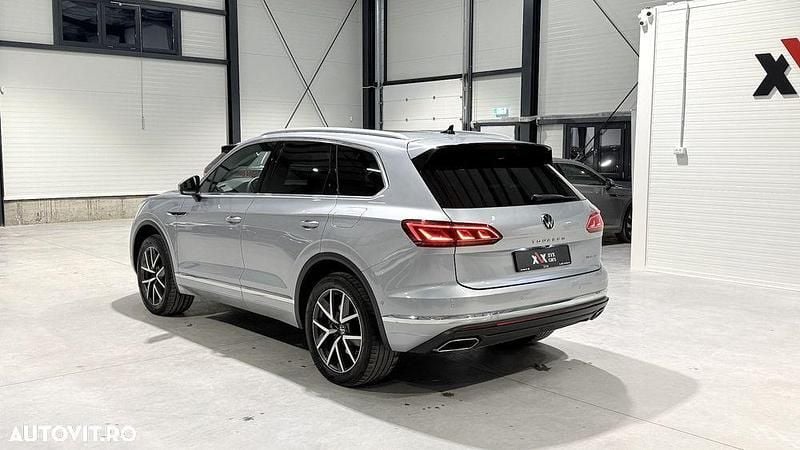 Second-hand VW Touareg Elegance 381 CP (280 kW) 2021 Argint SUV