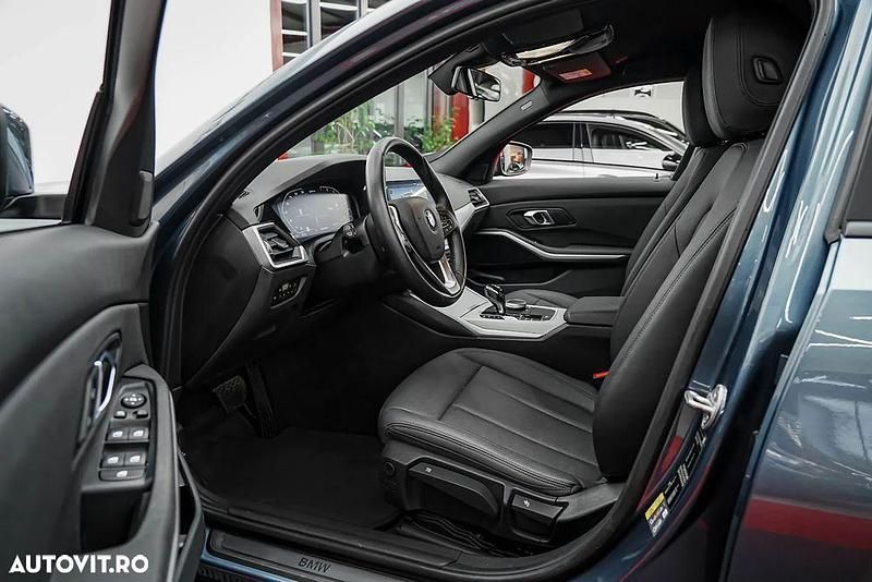 Second-hand BMW 330e Sport Line 292 CP (214 kW) 2020 Culoarealbastru Berlinǎ
