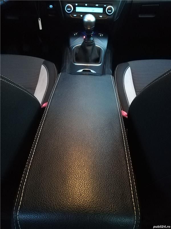 Second-hand Toyota Avensis 112 CP (82 kW) 2015 Alb Berlinǎ