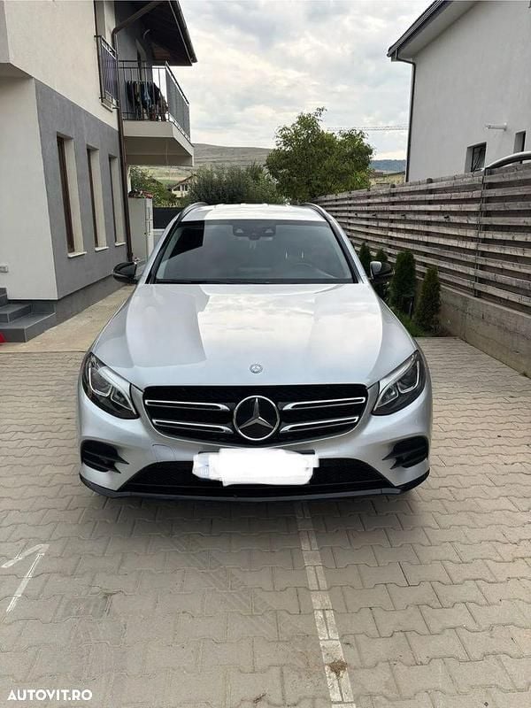 Culoareargint Utilizat 2016 Mercedes GLC220 AMG line SUV | 18.999 EUR (Preț bun) - Imagine 1/4