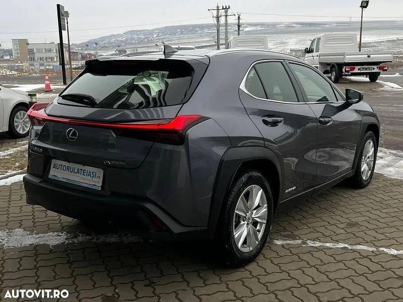Second-hand Lexus UX 250h Business Edition 184 CP (135 kW) 2022 Culoaregri SUV
