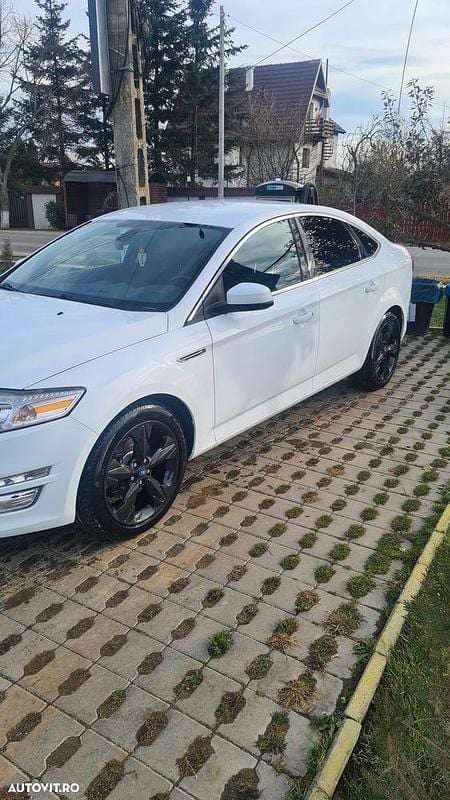 Culoarealb Utilizat 2011 Ford Mondeo Titanium Berlinǎ | 5.900 EUR (Scump) - Imagine 1/4