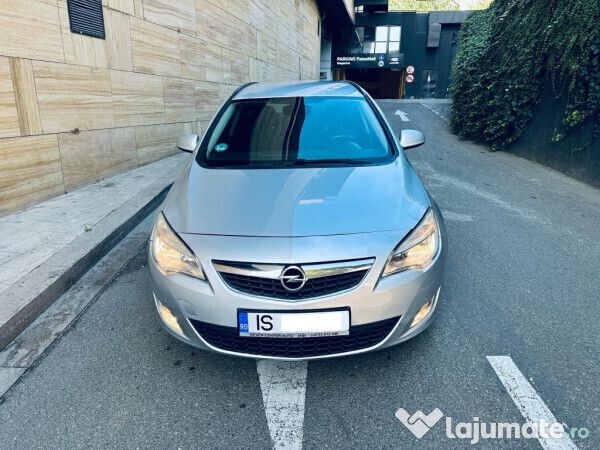 Gri Utilizat 2012 Opel Astra Break | 4.600 EUR (Puțin scump) - Imagine 1/4