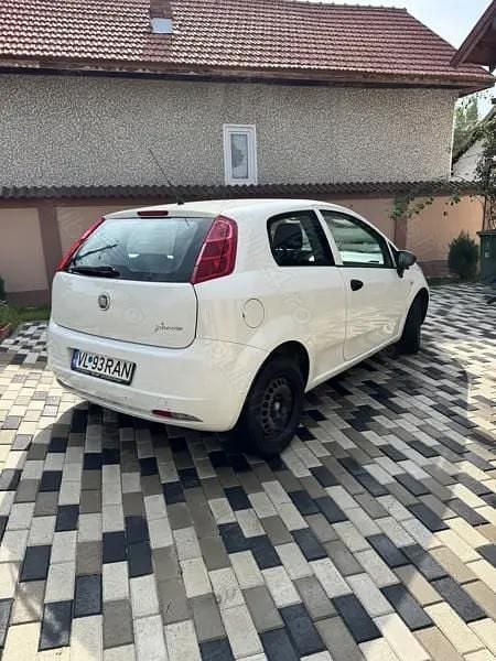 Utilizat 2013 Fiat Punto Hatchback | 1.699 EUR - Imagine 1/4