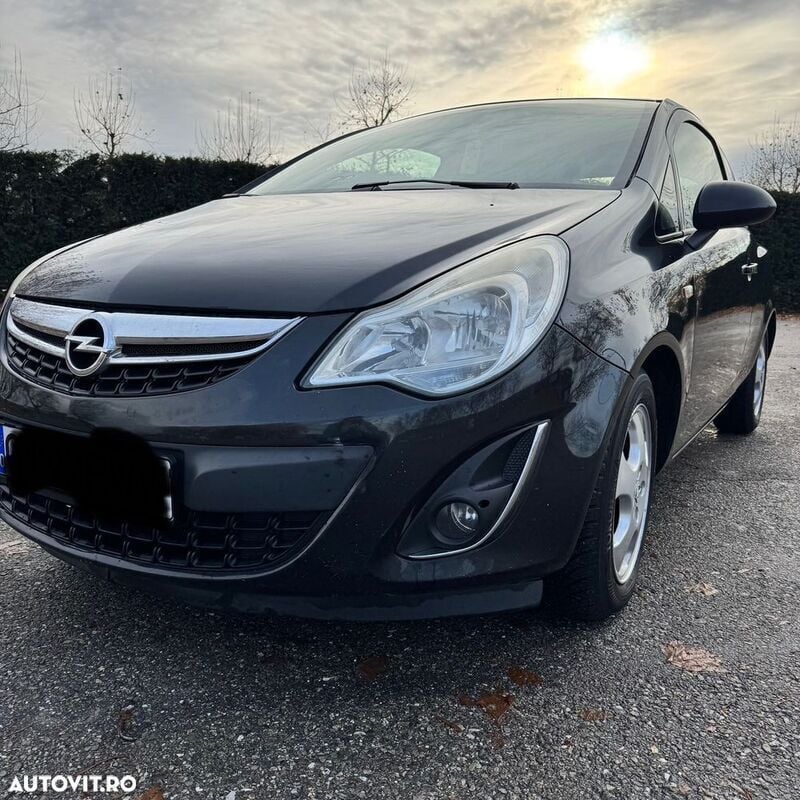 Negru Utilizat 2012 Opel Corsa Hatchback | 2.999 EUR (Preț OK) - Imagine 1/4