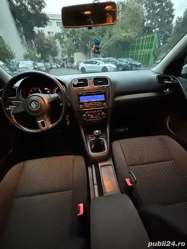 Argintiu Utilizat 2010 VW Golf VI Berlinǎ | 4.300 EUR (Preț OK) - Imagine 1/4