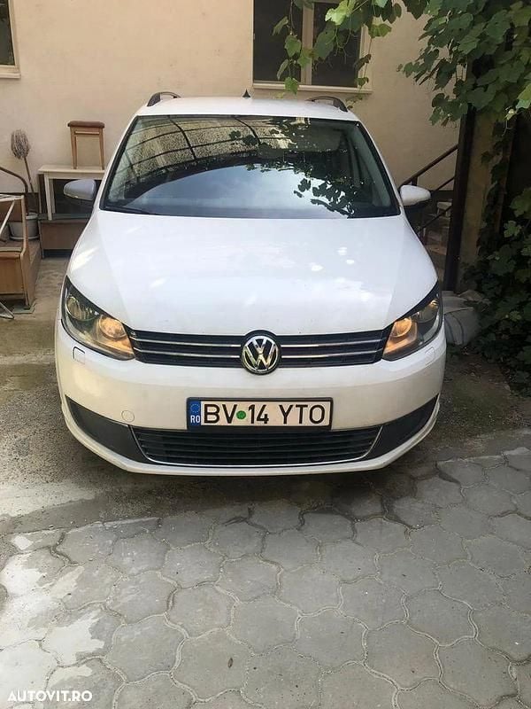 Alb Utilizat 2012 VW Touran Comfortline Monovolum | 4.950 EUR (Preț bun) - Imagine 1/4