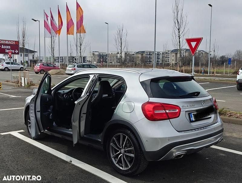 Second-hand Mercedes GLA200 Edition 1 156 CP (114 kW) 2015 Culoareargint SUV
