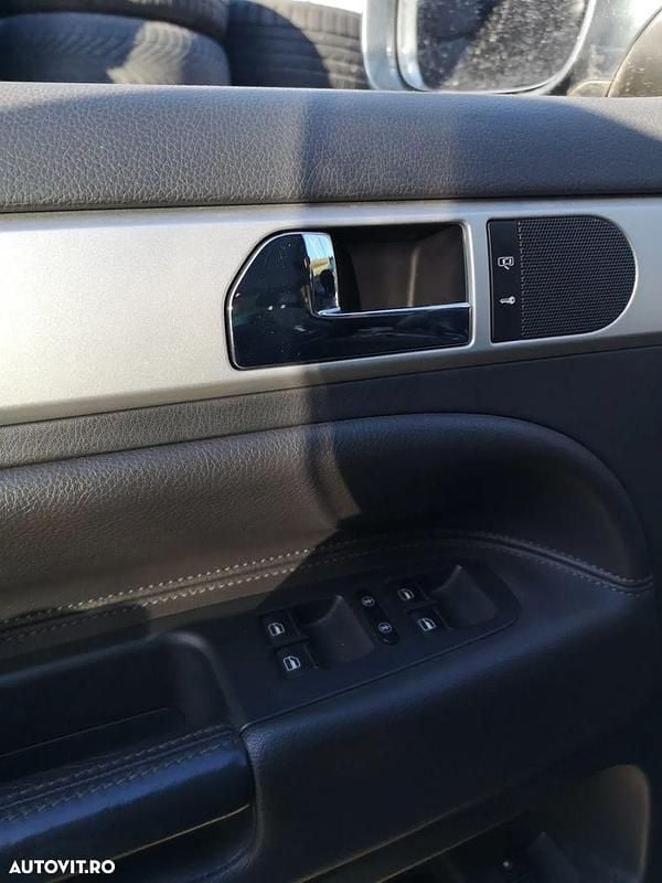 Culoaregri Utilizat 2007 VW Touareg SUV | 5.000 EUR (Super Preț) - Imagine 1/4