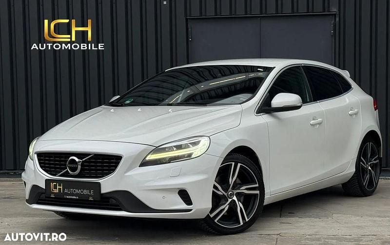 Second-hand Volvo V40 R-Design 150 CP (110 kW) 2016 Culoarealb Hatchback