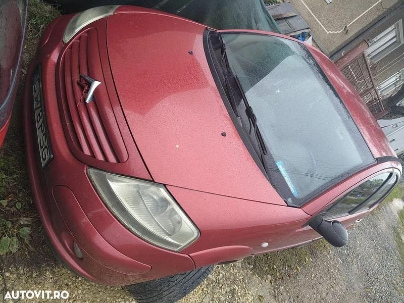 Second-hand Citroën C3 68 CP (50 kW) 2004 Culoarerosu Hatchback