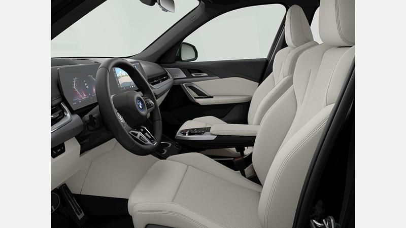 Second-hand BMW iX1 Comfort Edition 225 kW (306 CP) 2025 Verde cape york metalizat metalizat SUV