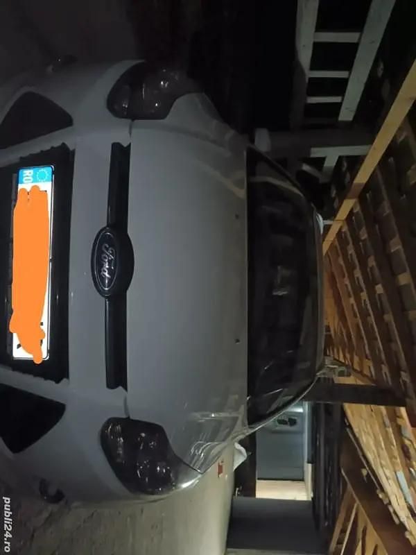 Alb Utilizat 2013 Ford Focus Hatchback | 3.500 EUR (Preț bun) - Imagine 1/4