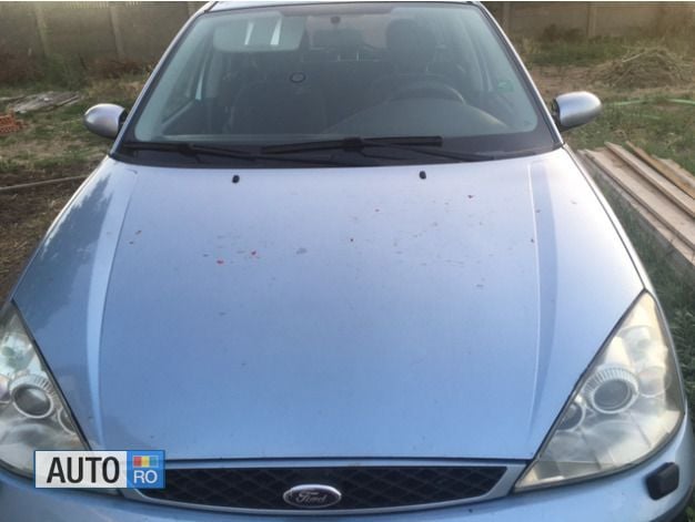 Gri Utilizat 2003 Ford Focus Hatchback | 1.800 EUR (Preț bun) - Imagine 1/3