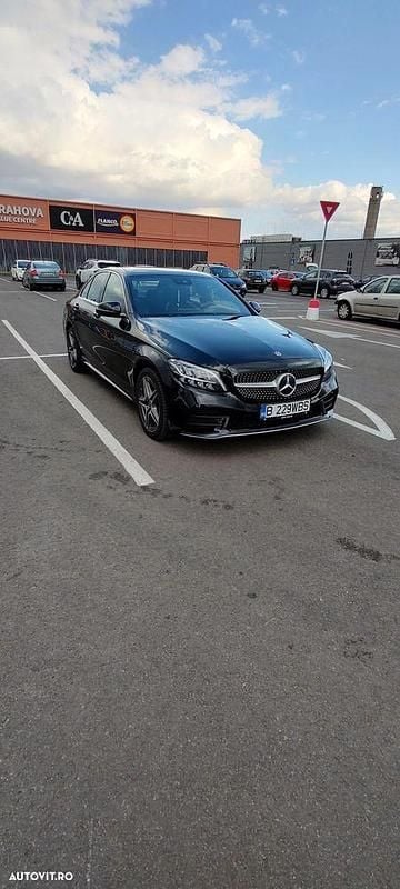 Culoarenegru Utilizat 2020 Mercedes C220 AMG line Berlinǎ | 29.900 EUR (Scump) - Imagine 1/4