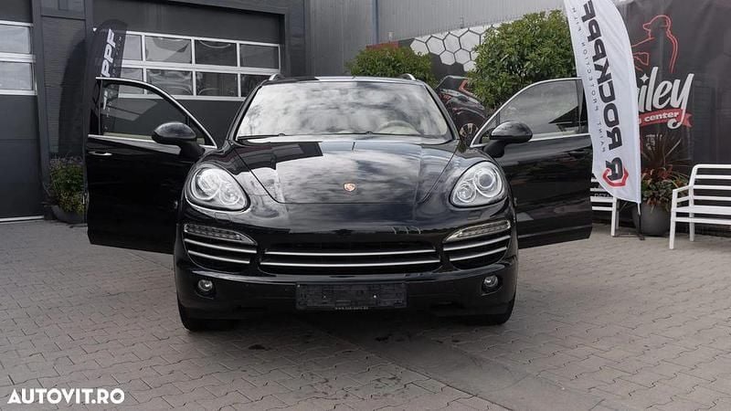 Culoarenegru Utilizat 2014 Porsche Cayenne SUV | 21.000 EUR - Imagine 1/4
