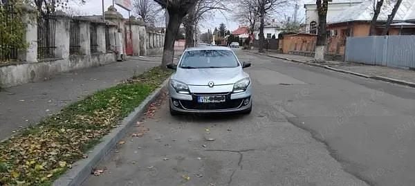 Argintiu Utilizat 2013 Renault Mégane III Berlinǎ | 3.300 EUR (Super Preț) - Imagine 1/4