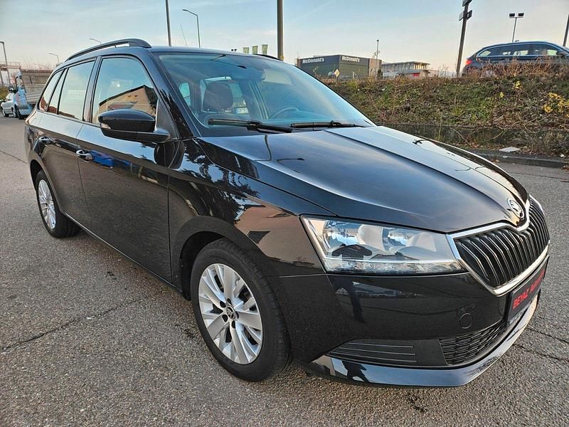 Utilizat 2022 Skoda Fabia Ambition Hatchback | 15.902 EUR (Scump) - Imagine 1/1
