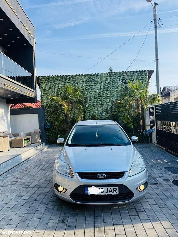 Culoareargint Utilizat 2011 Ford Focus Break | 2.399 EUR (Preț bun) - Imagine 1/4