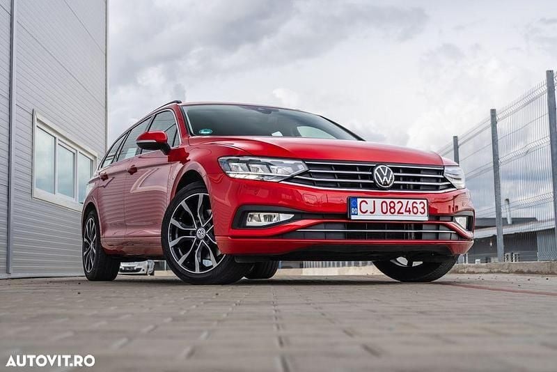 Culoarerosu Utilizat 2023 VW Passat Comfortline Break | 19.700 EUR (Preț bun) - Imagine 1/4
