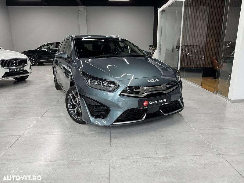 Second-hand Kia Ceed Platinum Edition 141 CP (103 kW) 2022 Culoareverde Hatchback