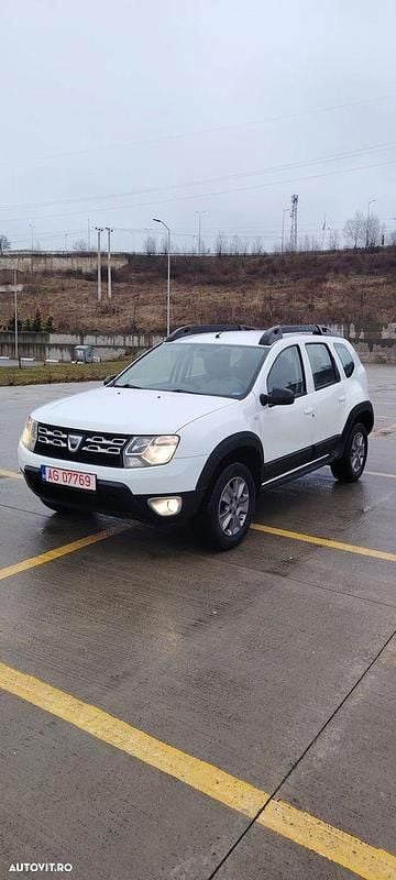 Culoarealb Second-hand 2016 Dacia Duster Lauréate SUV | 7.000 EUR (Preț bun) - Imagine 1/4