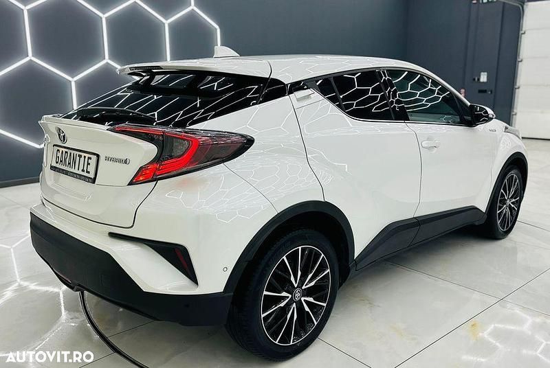 Second-hand Toyota C-HR 122 CP (89 kW) 2019 Culoarealb SUV