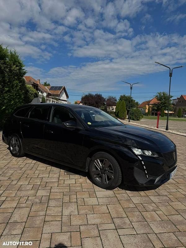 Culoarenegru Utilizat 2022 Peugeot 308 Active Break | 13.990 EUR (Scump) - Imagine 1/4