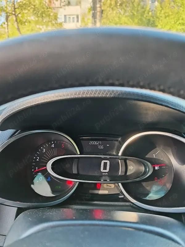 Utilizat 2016 Renault Clio IV Hatchback | 5.400 EUR (Super Preț) - Imagine 1/4