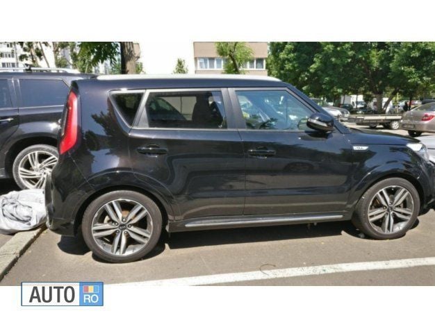 Second-hand Kia Soul 125 CP (91 kW) 2015 Negru SUV