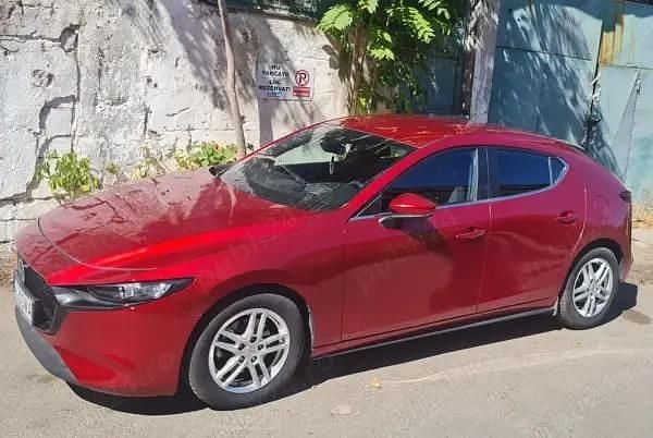 Rosu Utilizat 2019 Mazda 3 Hatchback | 16.000 EUR (Preț bun) - Imagine 1/4