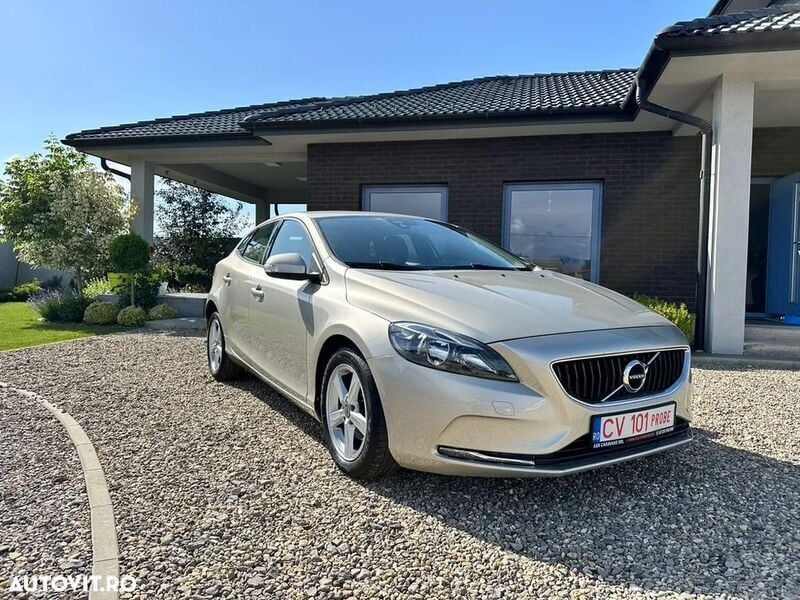 Galbeuriu Utilizat 2018 Volvo V40 Momentum Break | 9.401 EUR (Preț OK) - Imagine 1/4
