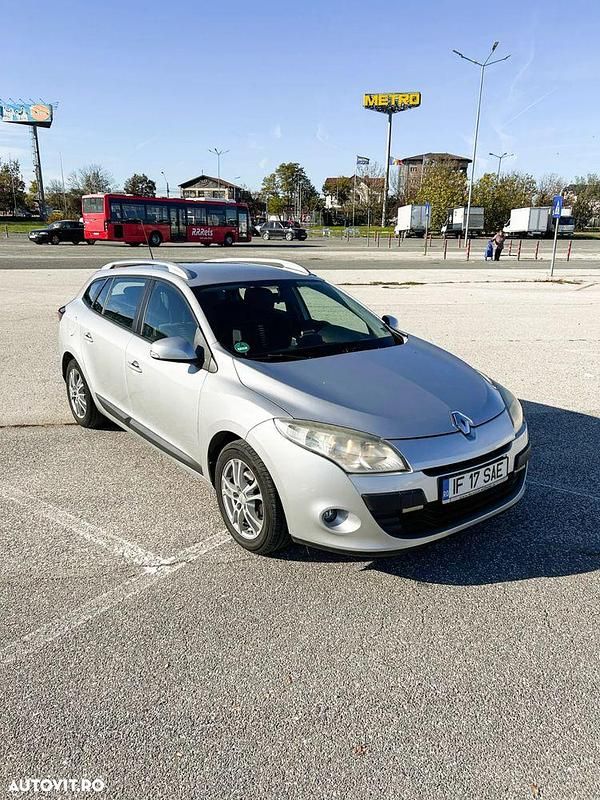 Culoareargint Utilizat 2012 Renault Mégane GrandTour Dynamique Break | 4.700 EUR (Preț OK) - Imagine 1/4