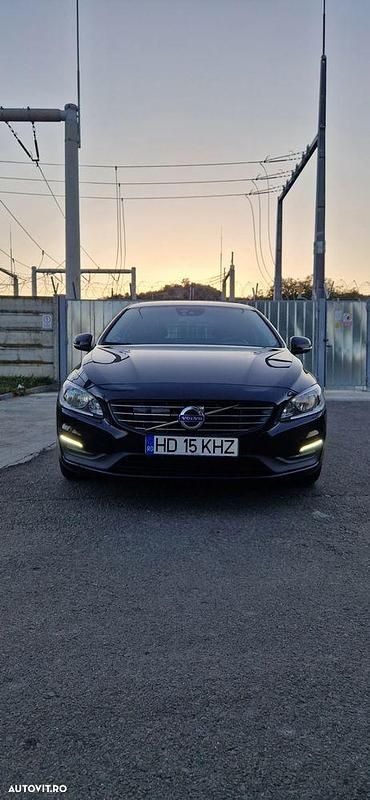 Culoarenegru Utilizat 2017 Volvo V60 Summum Break | 10.000 EUR (Preț OK) - Imagine 1/4