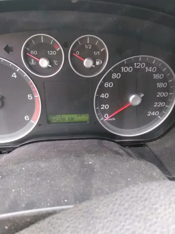 Rosu Utilizat 2005 Ford Focus Break | 1.200 EUR (Preț bun) - Imagine 1/4