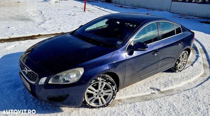 Second-hand Volvo S60 Momentum 163 CP (119 kW) 2012 Culoarealbastru Berlinǎ