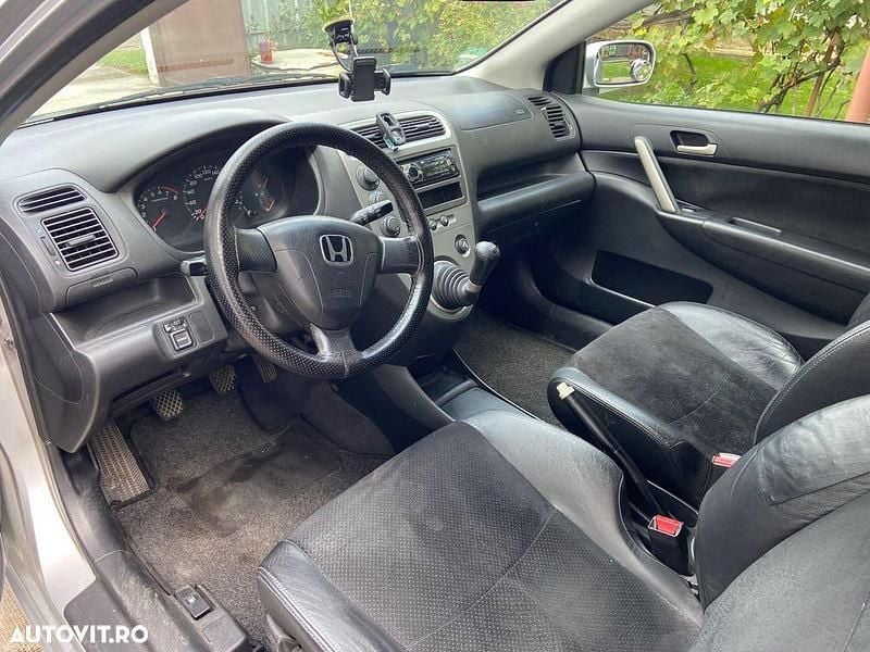 Second-hand Honda Civic LS 110 CP (80 kW) 2002 Culoareargint Hatchback