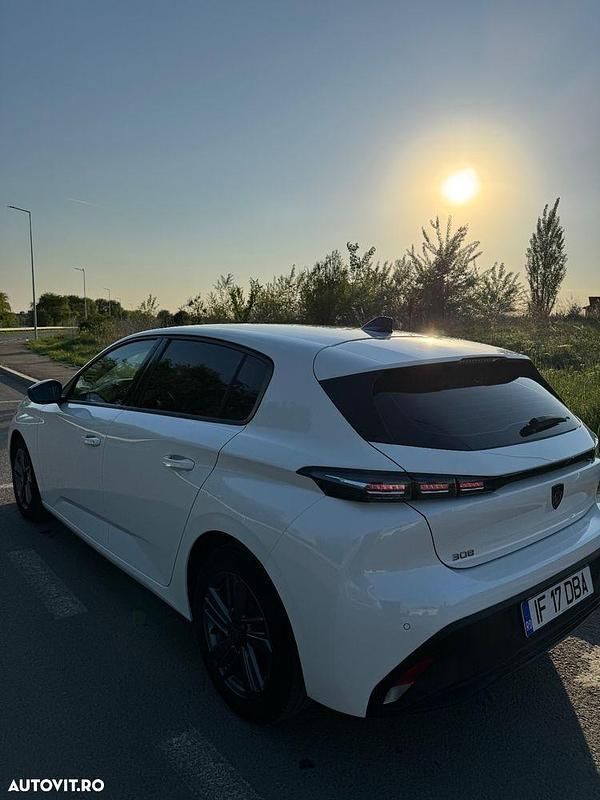 Second-hand Peugeot 308 Active 130 CP (95 kW) 2022 Alb Hatchback