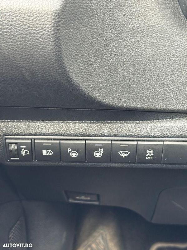 Second-hand Toyota Corolla 122 CP (89 kW) 2021 Culoarealb Break