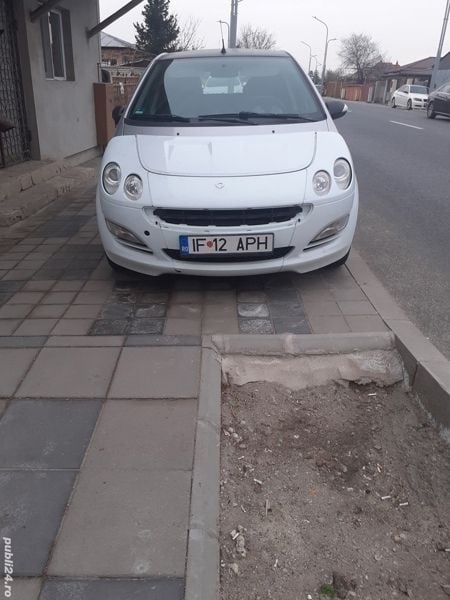 Alb Utilizat 2005 Smart ForFour Hatchback | 1.600 EUR (Puțin scump) - Imagine 1/4