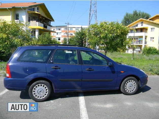Second-hand Ford Focus Ghia 101 CP (74 kW) 2001 Albastru Break