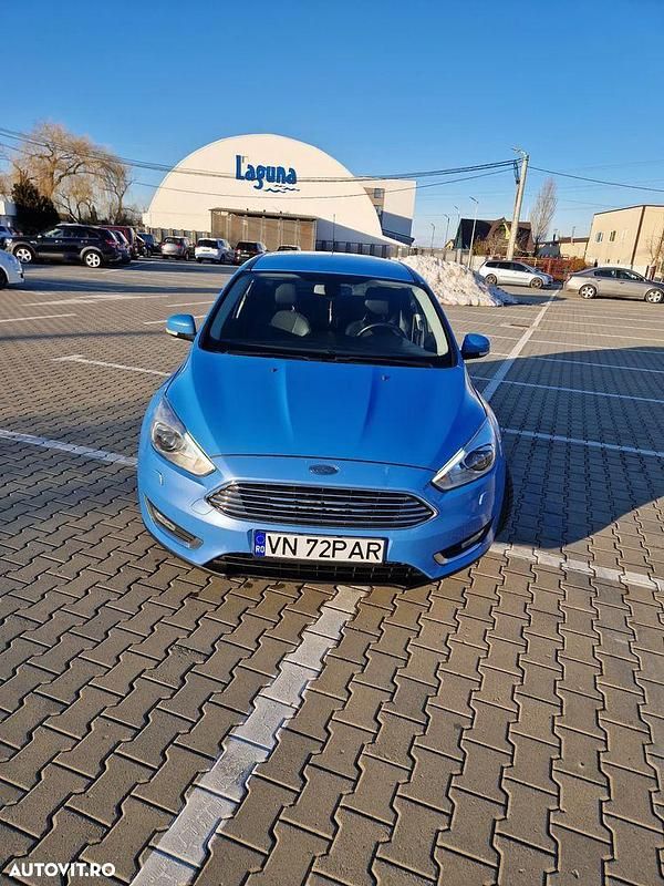 Second-hand Ford Focus Titanium 120 CP (88 kW) 2016 Culoarealbastru Hatchback