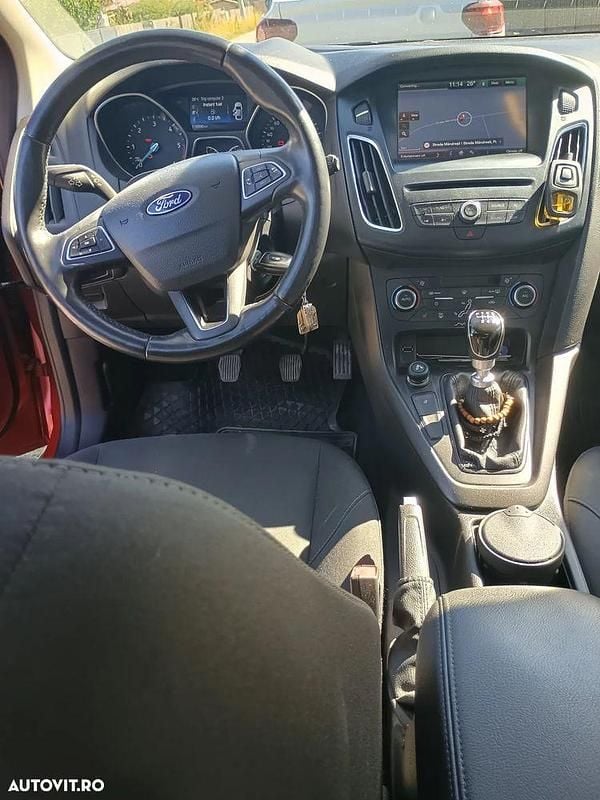 Second-hand Ford Focus 115 CP (84 kW) 2014 Culoarerosu Hatchback