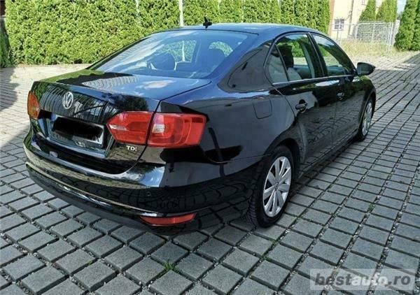 Second-hand VW Jetta 105 CP (77 kW) 2011 Negru Berlinǎ