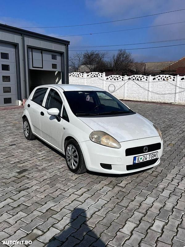 Second-hand Fiat Punto 70 CP (51 kW) 2010 Culoarealb Hatchback