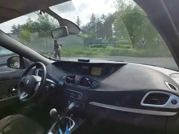 Utilizat 2011 Renault Scénic III Monovolum | 4.000 EUR (Preț OK) - Imagine 1/4